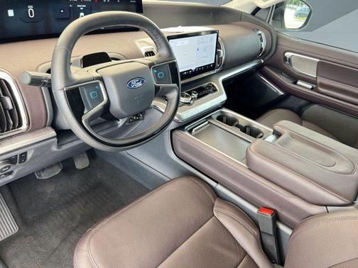 STAR WHITE MET TRI-COAT 2025 Ford Expedition Platinum