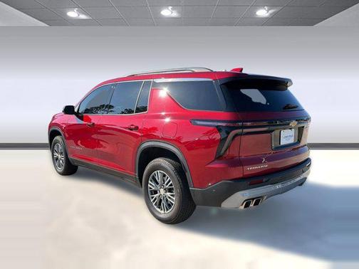 Radiant Red Tintcoat 2025 Chevrolet Traverse LT