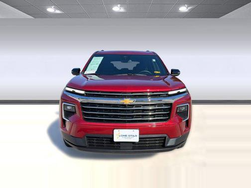 Radiant Red Tintcoat 2025 Chevrolet Traverse LT