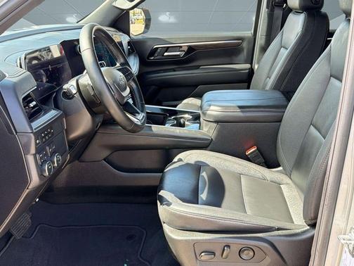 Sterling Gray Metallic 2025 Chevrolet Suburban 4WD Z71