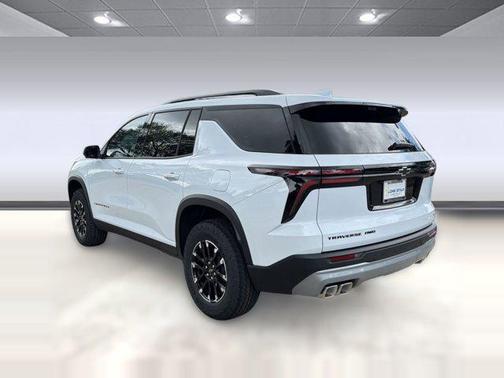 Polar White Tricoat 2026 Chevrolet Traverse AWD Z71