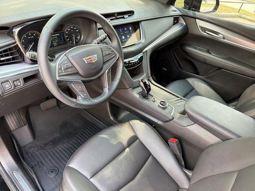 Stellar Black Metallic 2025 Cadillac XT5 Luxury