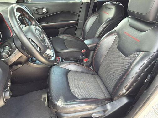 White Clearcoat 2019 Jeep Compass Trailhawk
