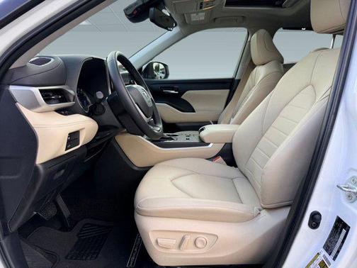 2024 Toyota Highlander Hybrid XLE