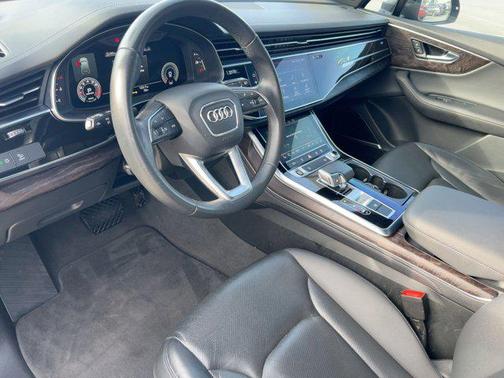 2023 Audi Q7 45 Premium Plus