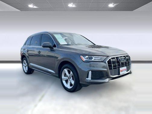 2023 Audi Q7 45 Premium Plus