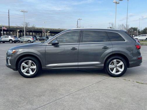 2023 Audi Q7 45 Premium Plus