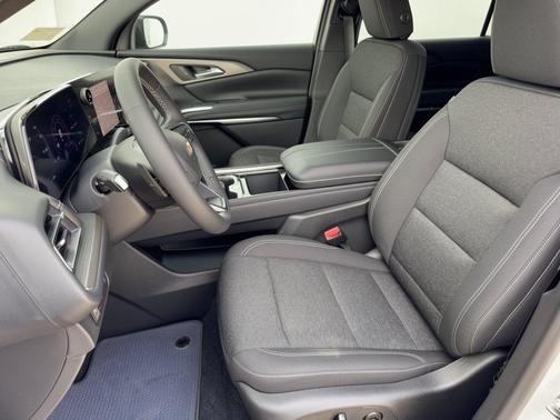 Summit White 2027 Chevrolet Traverse LT
