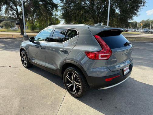 2023 Volvo XC40 B5 Plus Bright Theme