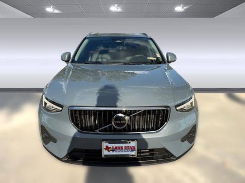 2023 Volvo XC40 B5 Plus Bright Theme