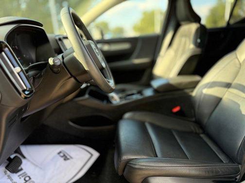 2023 Volvo XC40 B5 Plus Bright Theme