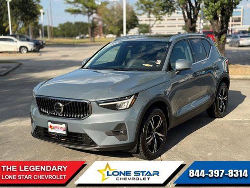 2023 Volvo XC40 B5 Plus Bright Theme