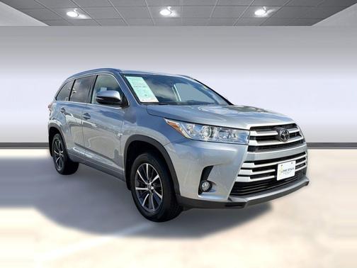 Celestial Silver Metallic 2018 Toyota Highlander XLE