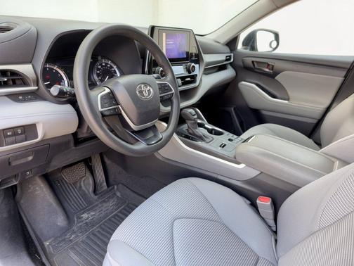 Midnight Black Metallic 2023 Toyota Highlander L