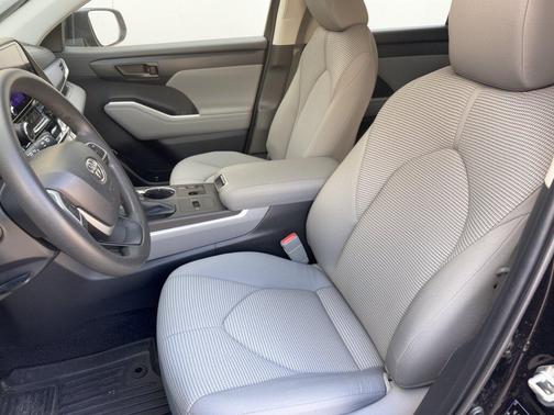 Midnight Black Metallic 2023 Toyota Highlander L