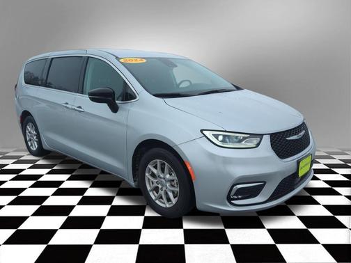 2024 Chrysler Pacifica Touring-L