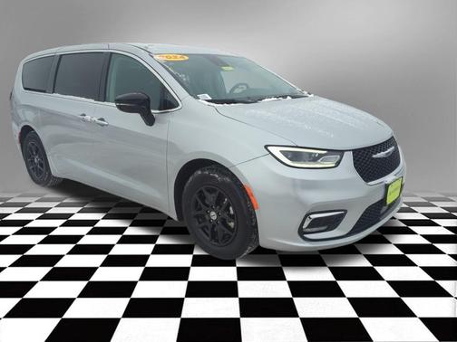 2024 Chrysler Pacifica Touring-L