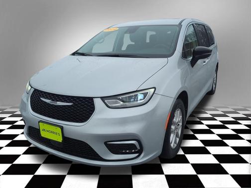 2024 Chrysler Pacifica Touring-L