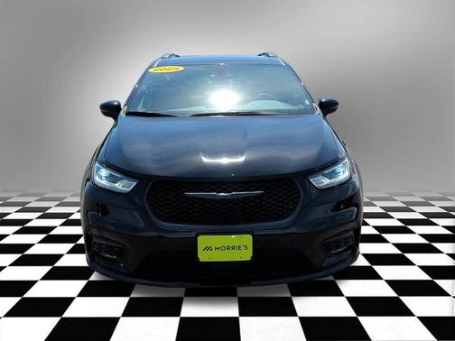 Diamond Black 2025 Chrysler Pacifica Limited