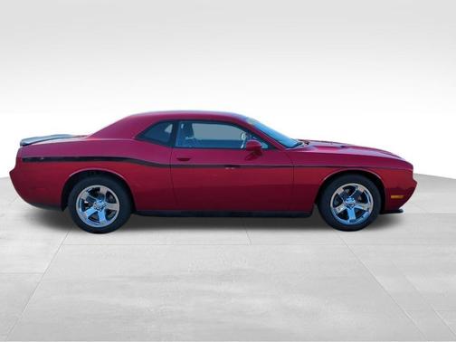 Red Line 2013 Dodge Challenger SXT