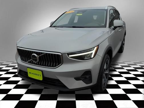 2024 Volvo XC40 B5 Plus Bright Theme