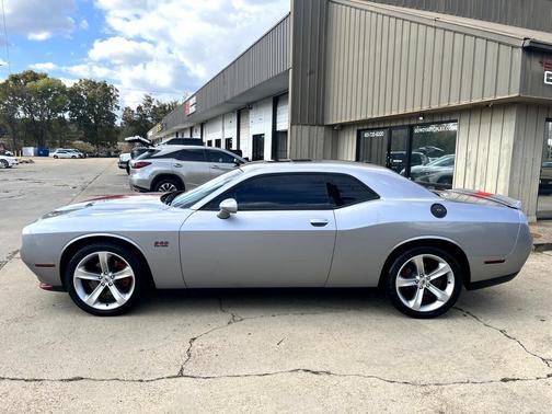 Photo 2 of 32 of 2018 Dodge Challenger R/T