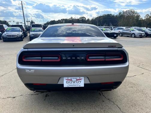 Photo 4 of 32 of 2018 Dodge Challenger R/T