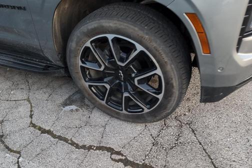 2025 Chevrolet Suburban RST