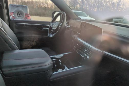 2025 Chevrolet Suburban RST