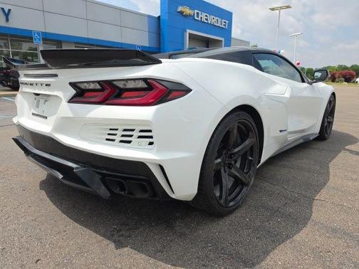 Arctic White 2024 Chevrolet Corvette E-Ray