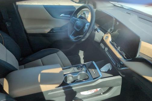 Polar White 2026 Chevrolet Equinox ACTIV