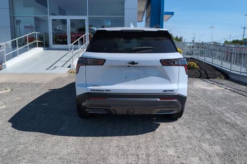 Polar White 2026 Chevrolet Equinox ACTIV