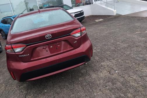 Pearl 2022 Toyota Corolla LE