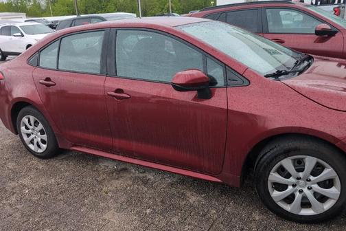 Pearl 2022 Toyota Corolla LE