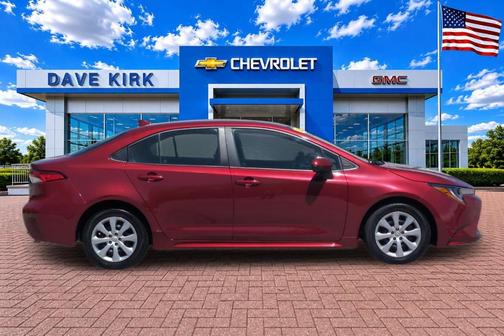 Pearl 2022 Toyota Corolla LE