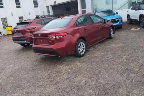 Pearl 2022 Toyota Corolla LE