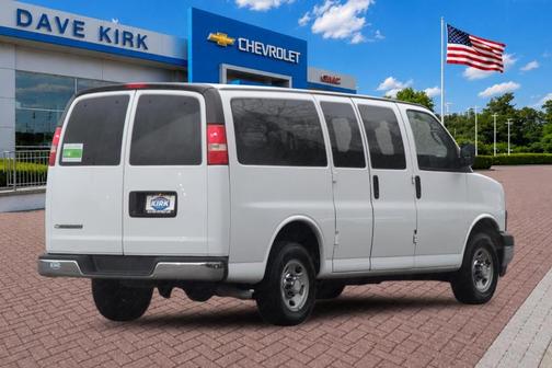 Summit White 2017 Chevrolet Express 2500 LT