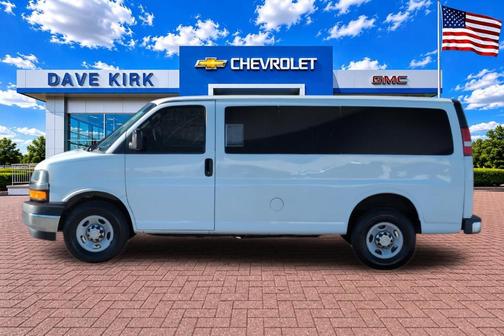 Summit White 2017 Chevrolet Express 2500 LT