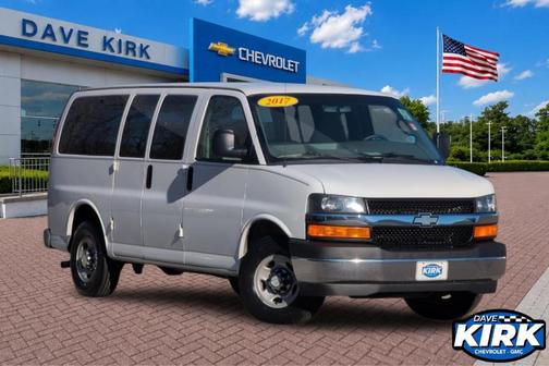 Summit White 2017 Chevrolet Express 2500 LT
