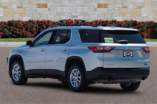 Silver Ice Metallic 2021 Chevrolet Traverse LT Cloth