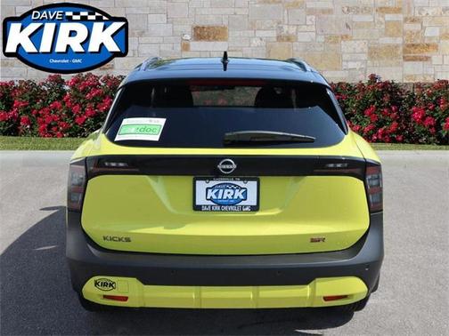 2025 Nissan Kicks SR