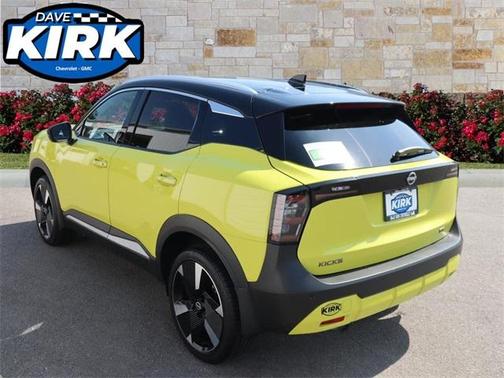 2025 Nissan Kicks SR
