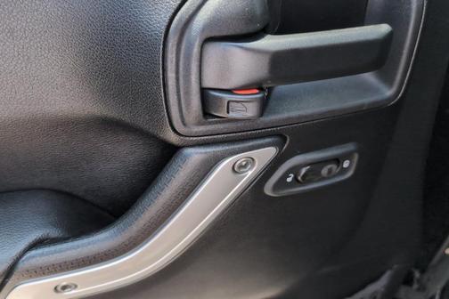 Black Clearcoat 2012 Jeep Wrangler Rubicon