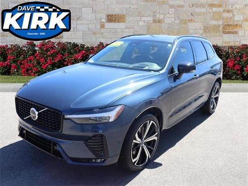 2023 Volvo XC60 B6 Ultimate Dark Theme