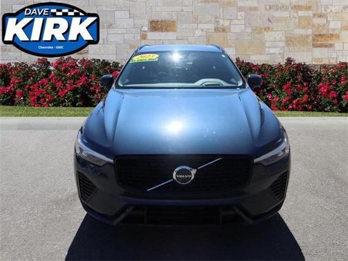 2023 Volvo XC60 B6 Ultimate Dark Theme
