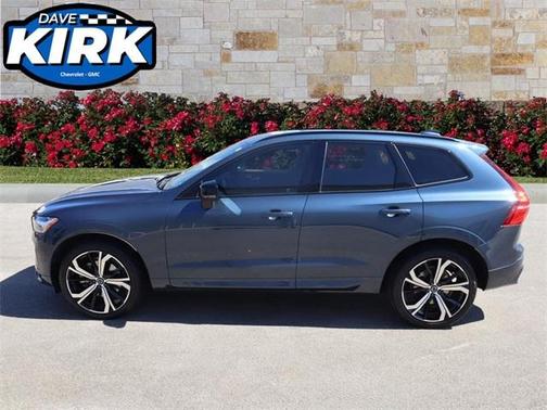 2023 Volvo XC60 B6 Ultimate Dark Theme