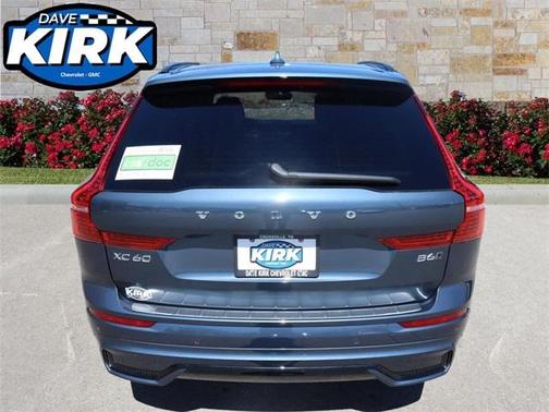 2023 Volvo XC60 B6 Ultimate Dark Theme