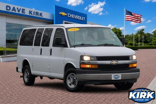 Summit White 2017 Chevrolet Express 2500 LT