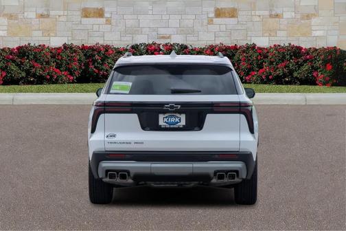 Summit White 2026 Chevrolet Traverse LT