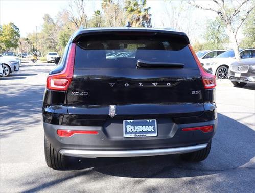 2025 Volvo XC40 B5 Core Bright Theme